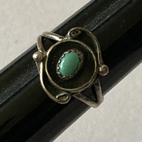 Vintage Turquoise Ring Dainty Silver Southwest Boho Rustic Patina Sz 6 - Picture 1 of 9